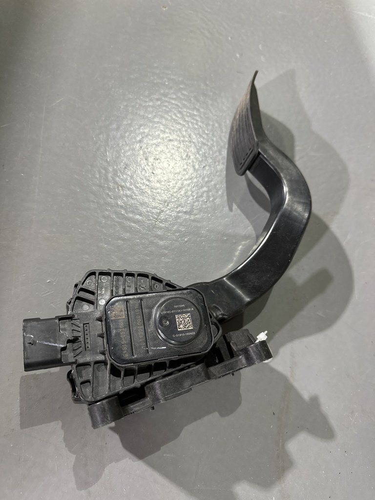 Tesla Model 3 Throttle Pedal